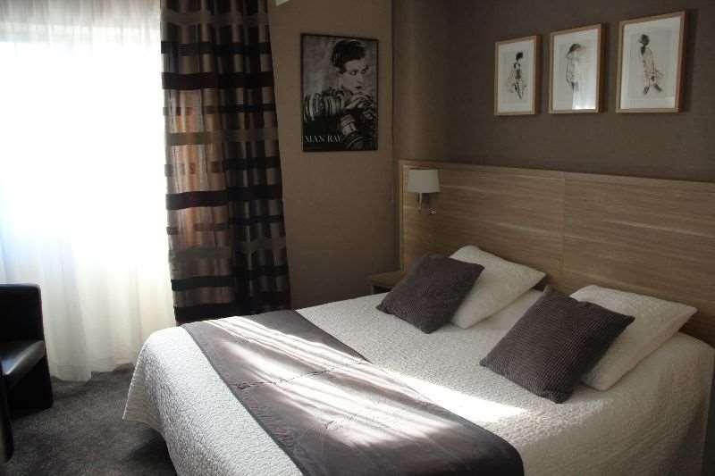 Brit Hotel Le Cygne Saint-Hilaire-du-Harcouët 객실 사진