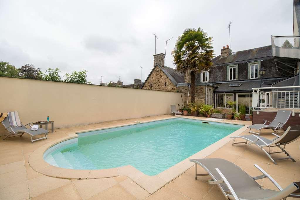 Brit Hotel Le Cygne Saint-Hilaire-du-Harcouët 시설 사진