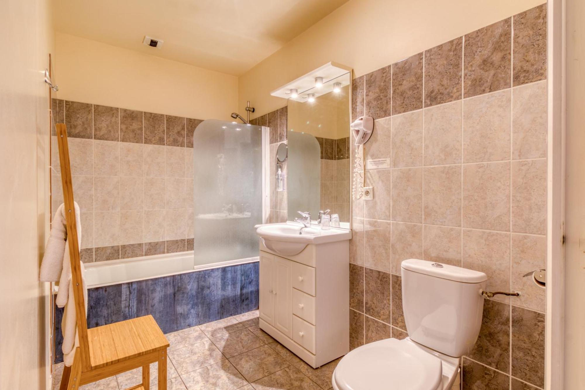Brit Hotel Le Cygne Saint-Hilaire-du-Harcouët 외부 사진