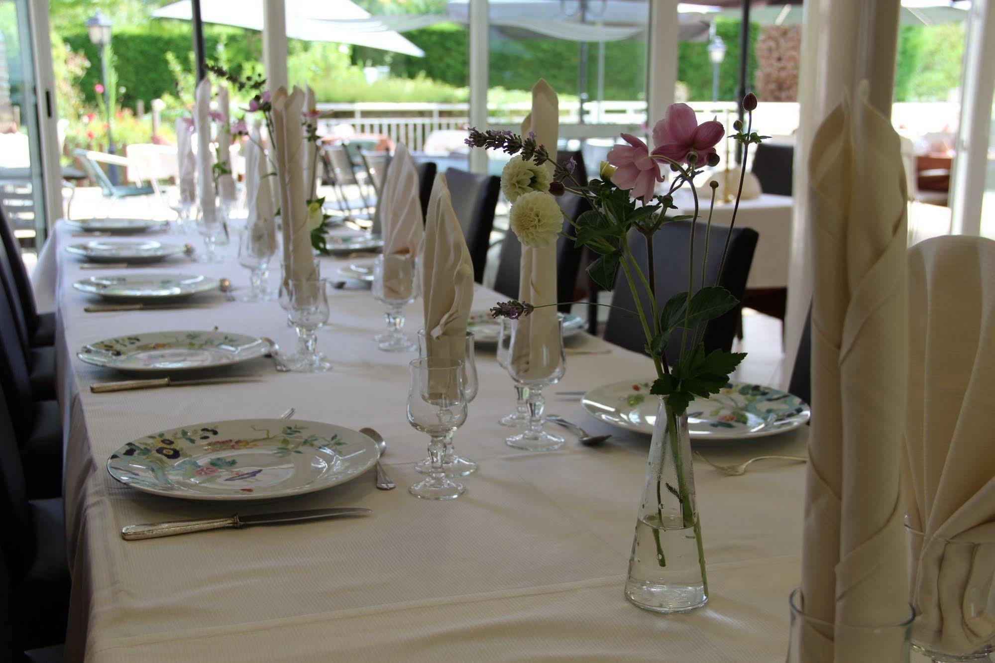 Brit Hotel Le Cygne Saint-Hilaire-du-Harcouët 외부 사진